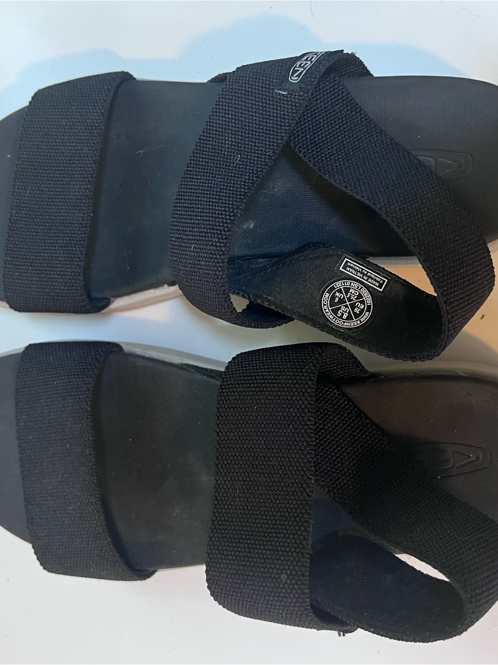 KEEN Women's Elle Backstrap Casual Platform Open Toe Black Sandal Size 8.5